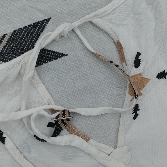 🌾3/$30🌾 BB Dakota open sleeve blouse - Picture 3 of 8